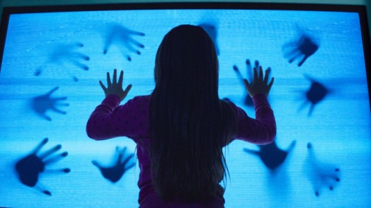 Poltergeist (2015) - They're here...